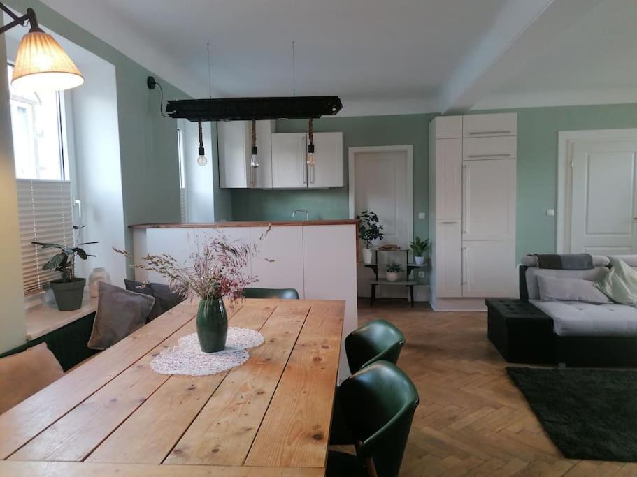 Voll Ausgestattete Wohnung Mit Moselblick 알프 외부 사진