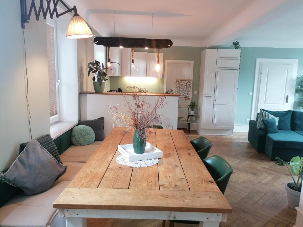 Voll Ausgestattete Wohnung Mit Moselblick 알프 외부 사진