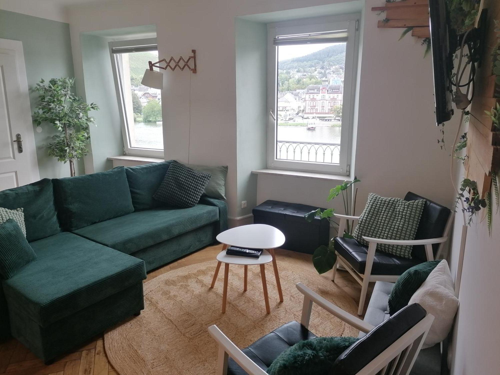 Voll Ausgestattete Wohnung Mit Moselblick 알프 외부 사진