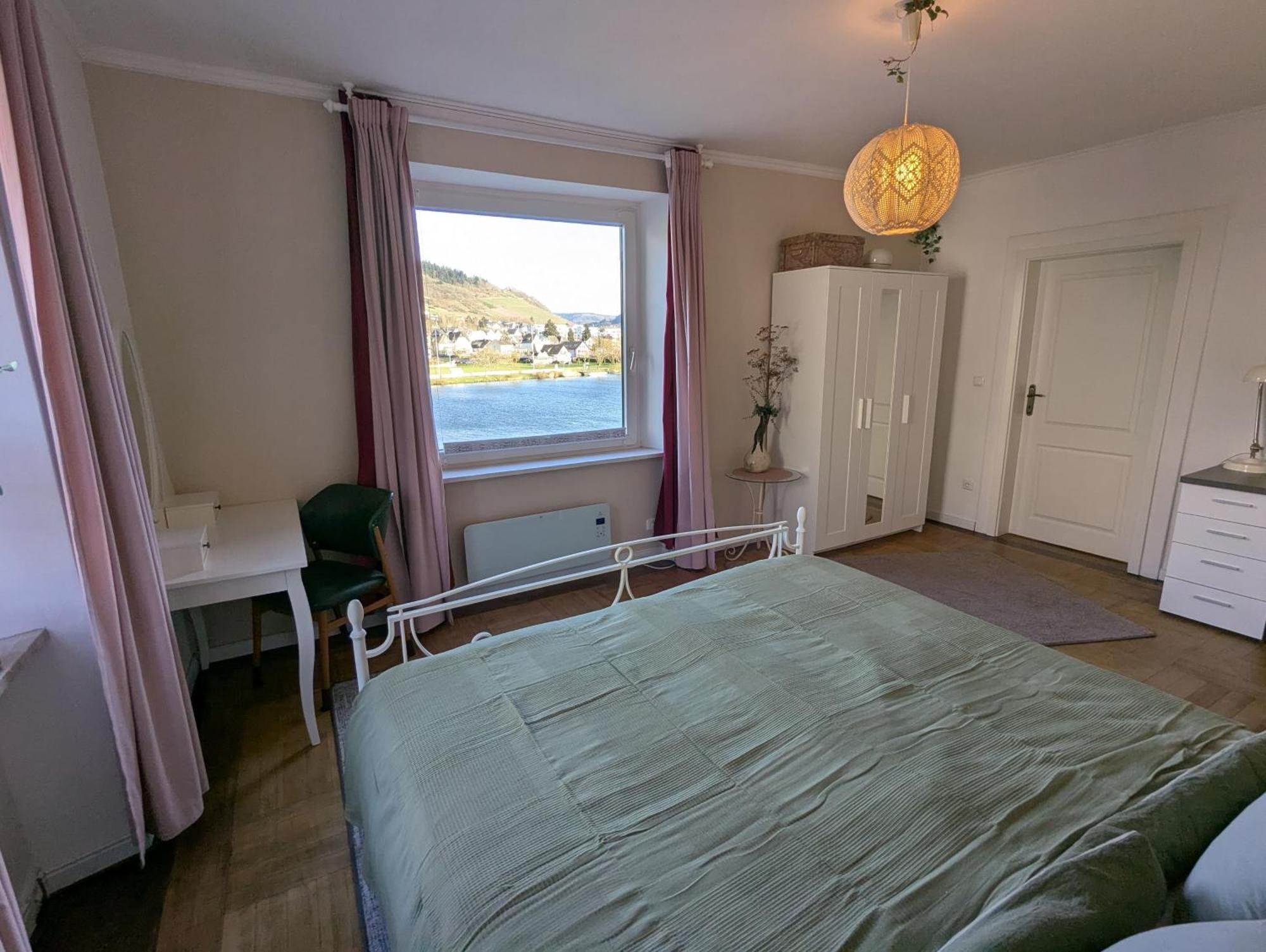 Voll Ausgestattete Wohnung Mit Moselblick 알프 외부 사진