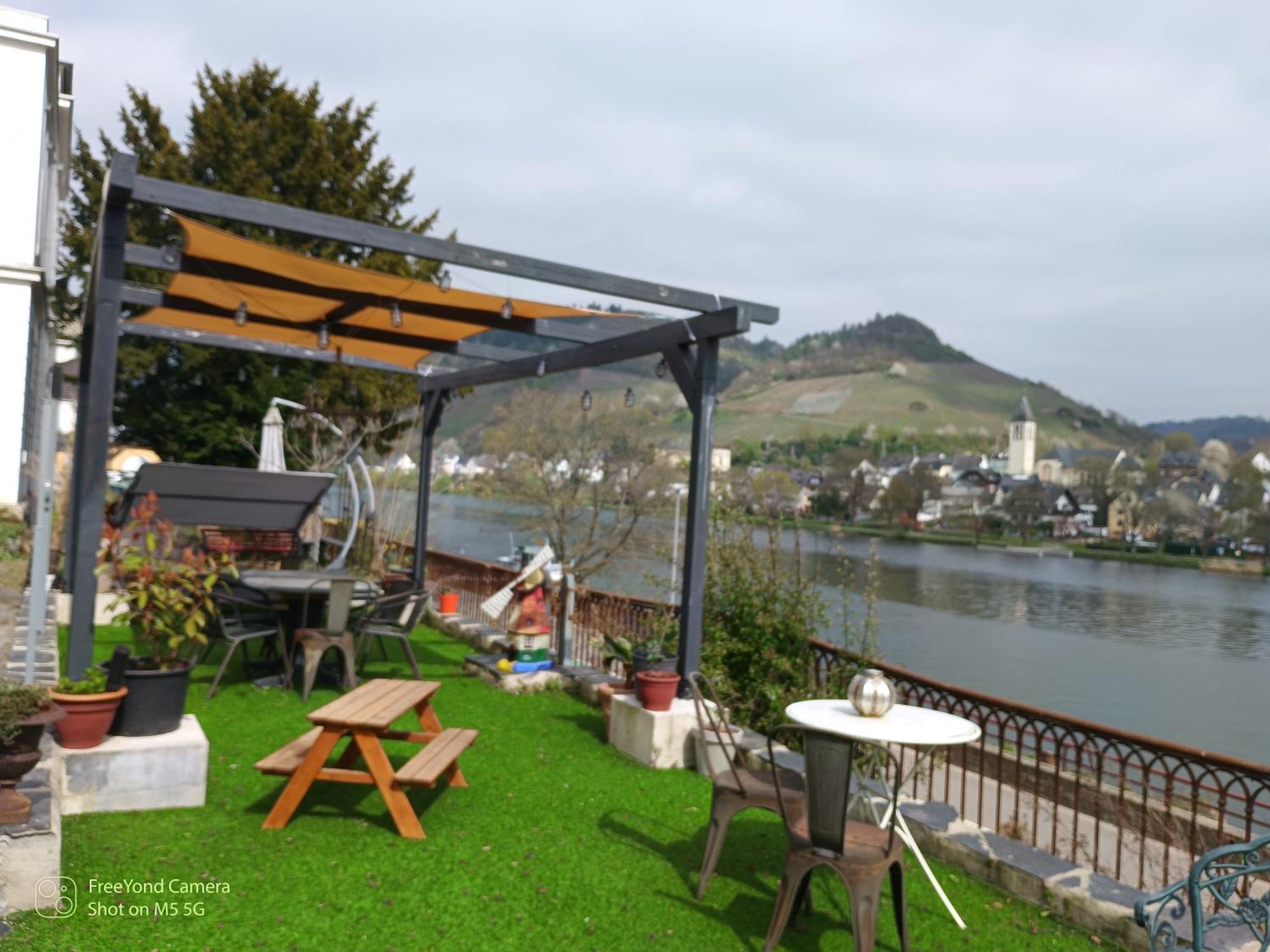 Voll Ausgestattete Wohnung Mit Moselblick 알프 외부 사진